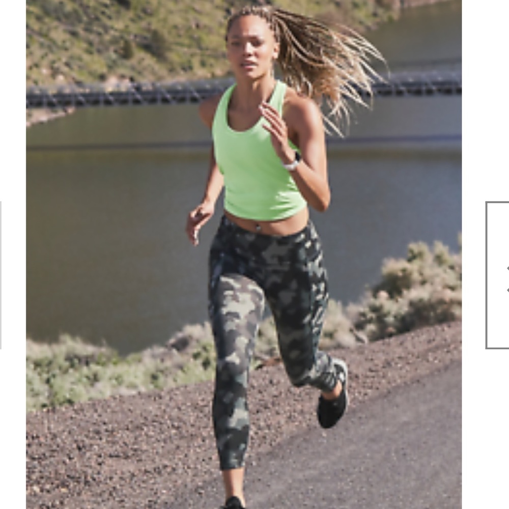 Athleta Lightning Camo 7/8 Tight in SuperSonic SIZE S #487500